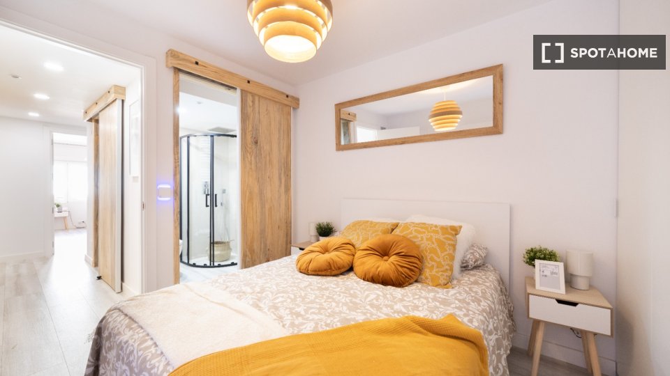 Habitación en piso compartido en madrid.