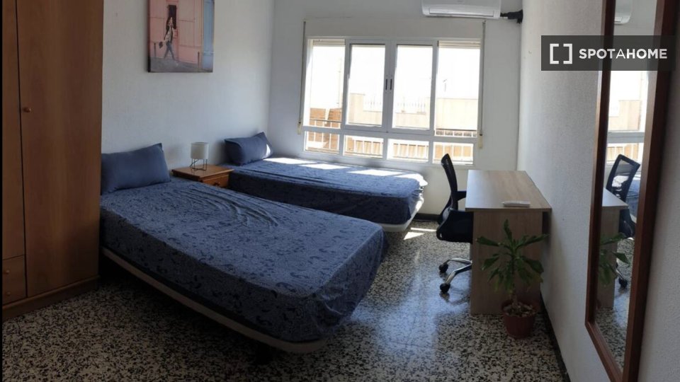 Double room Alicante, 4 beds, 100m² — photo 16