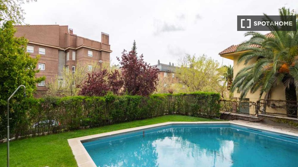 Double room Madrid, 10 beds — photo 12