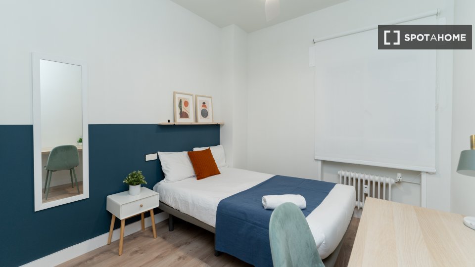 Double room Madrid, 5 beds — photo 3