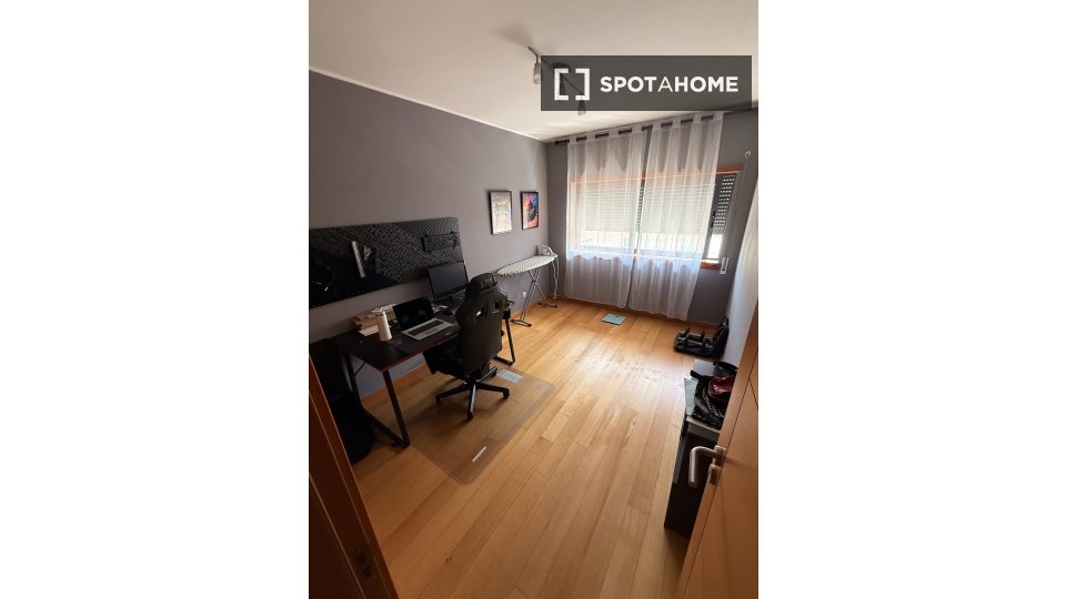 Apartment Lisbon, 2 beds, 130m² — photo 33