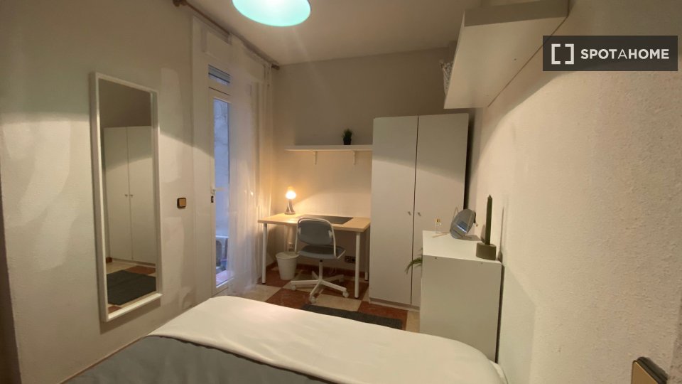 Double room Madrid, 4 beds — photo 16