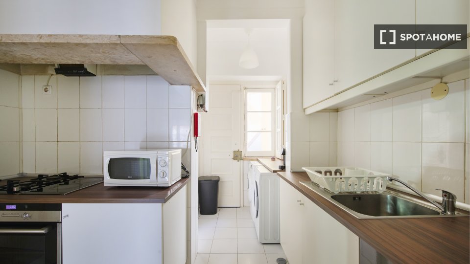 Double room Lisbon, 5 beds — photo 8