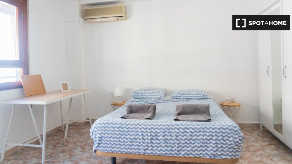 Double room Valencia, 7 beds, 200m² — photo 4
