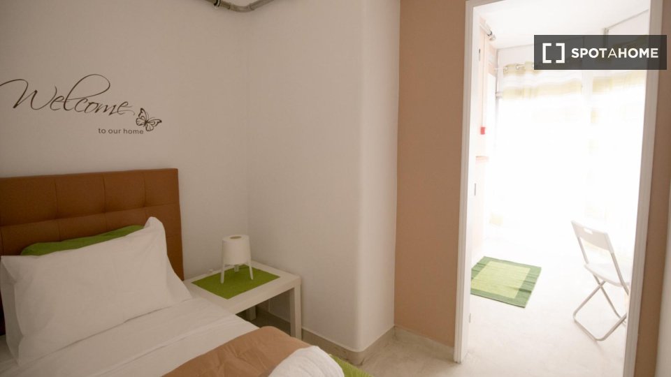 Double room Lisbon, 20 beds — photo 21