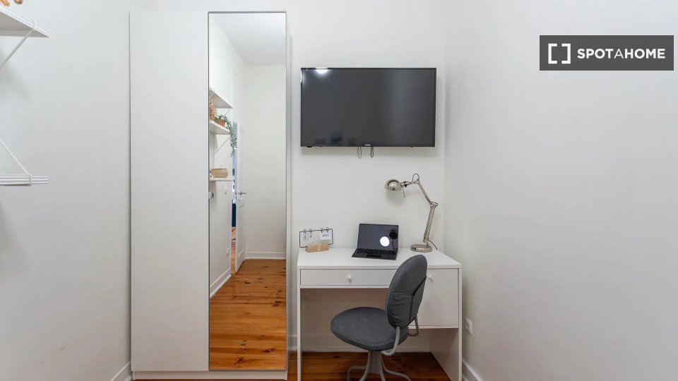 Double room Lisbon, 6 beds — photo 13