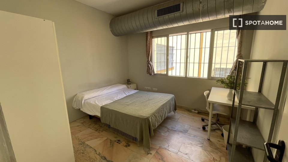 Double room Seville, 17 beds, 410m² — photo 12