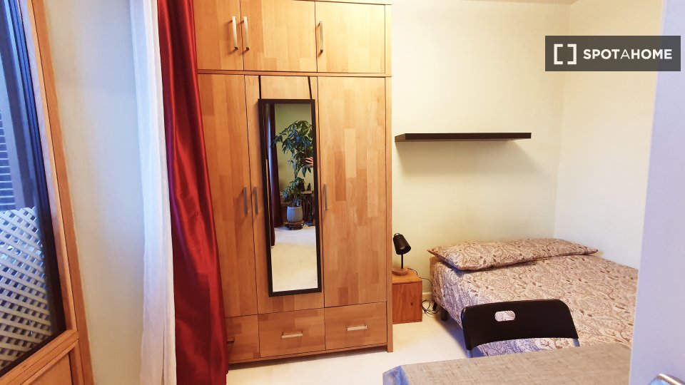 Double room Madrid, 2 beds — photo 13