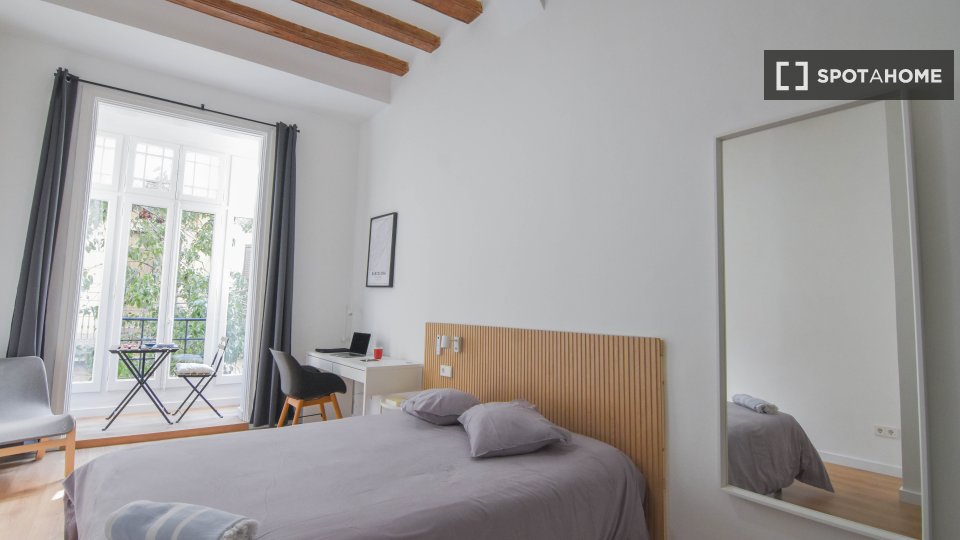 Double room Barcelona, 6 beds, 140m² — photo 1