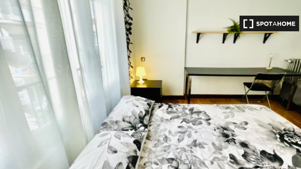 Double room Madrid, 7 beds, 200m² — photo 13