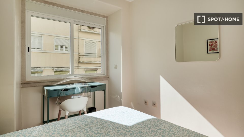 Double room Lisbon, 4 beds — photo 5