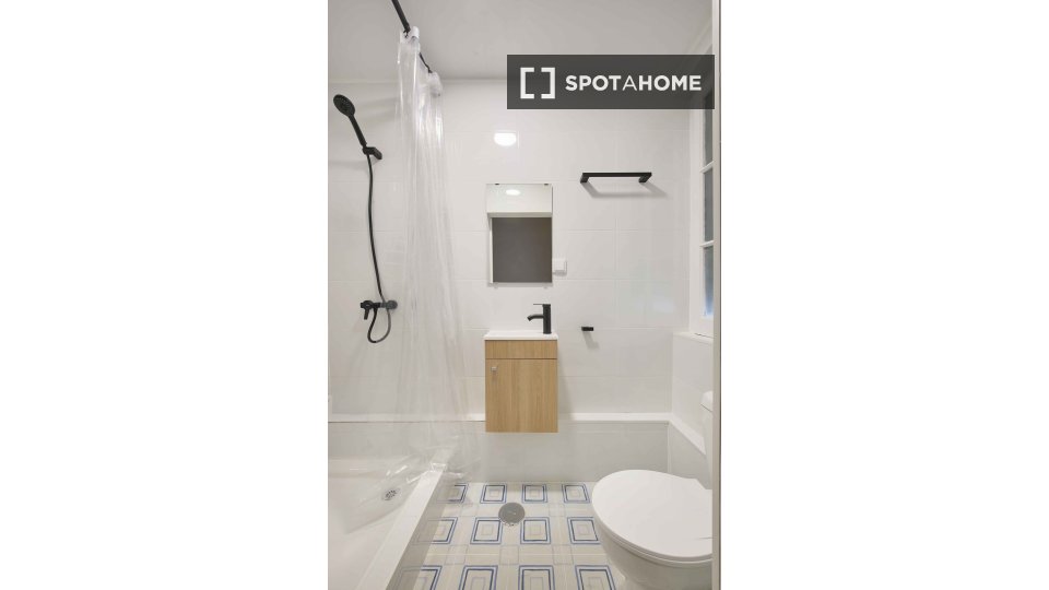 Double room Lisbon, 7 beds — photo 23