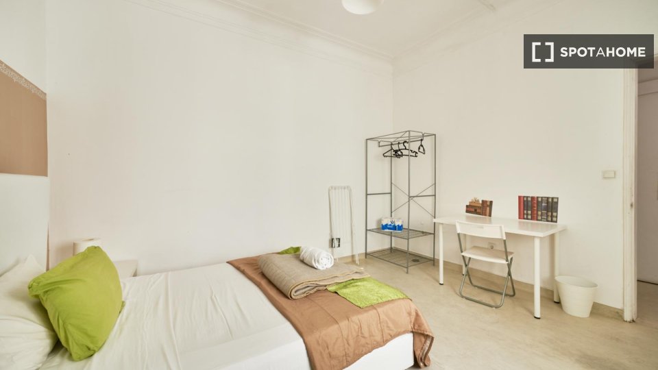 Double room Lisbon, 20 beds — photo 20