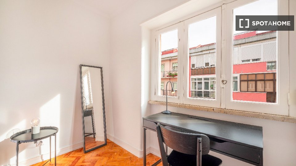 Double room Lisbon, 5 beds — photo 12
