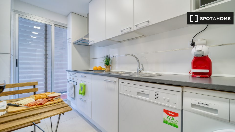 Double room Madrid, 4 beds, 50m² — photo 17