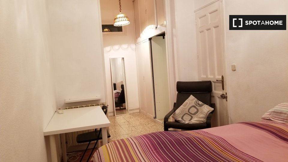 Double room Madrid, 5 beds, 110m² — photo 18
