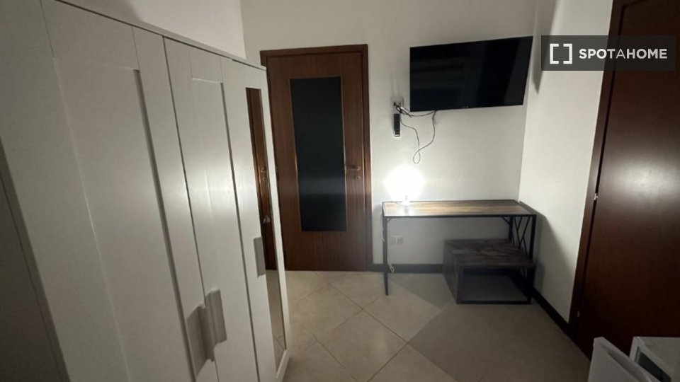 Double room Milan, 4 beds — photo 10