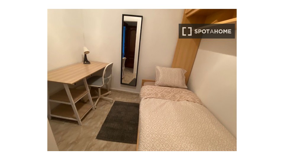 Double room Madrid, 6 beds — photo 1