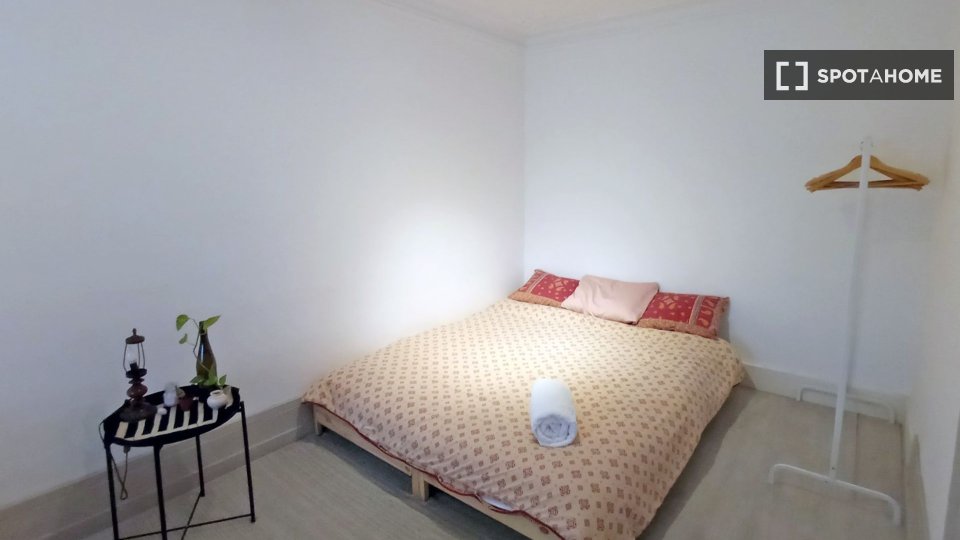 Apartment Lisbon, 2 beds, 84m² — photo 15