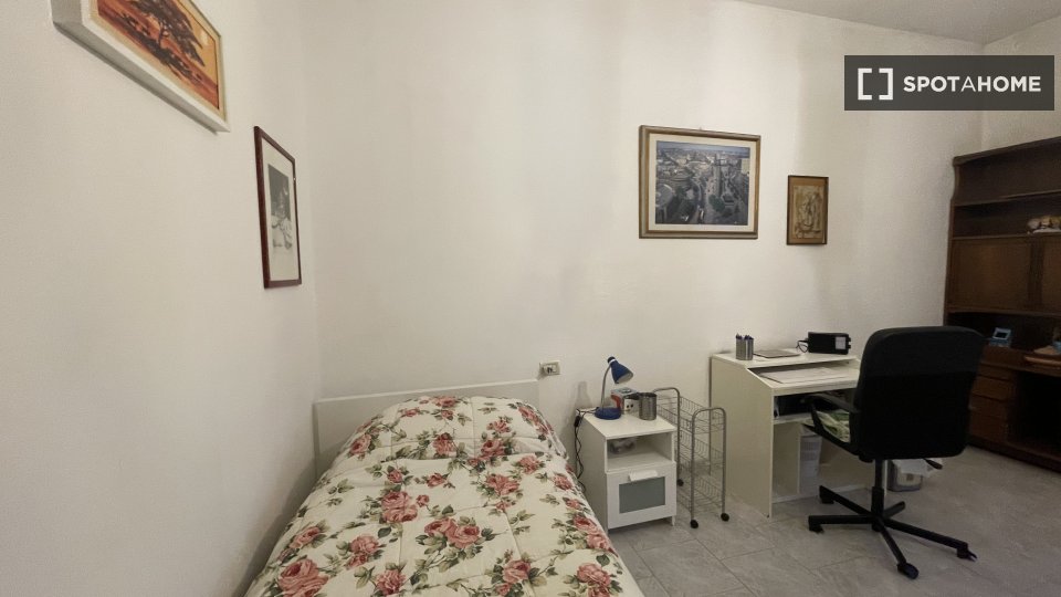 Double room Florence, 3 beds, 90m² — photo 2