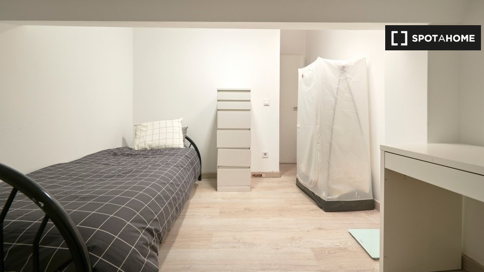 Double room Lisbon, 9 beds — photo 15