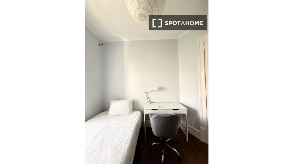 Double room Lisbon, 8 beds — photo 11