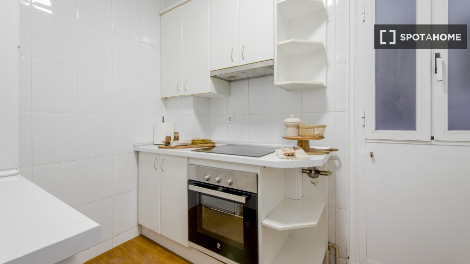 Double room Madrid, 5 beds, 100m² — photo 20