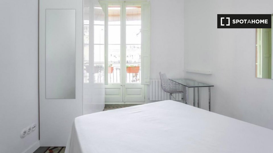 Double room Barcelona, 3 beds — photo 1