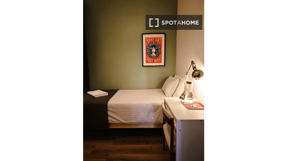 Double room Lisbon, 11 beds, 200m² — photo 22