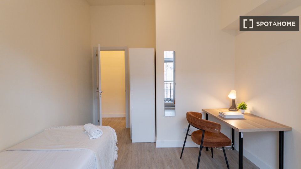 Double room Madrid, 9 beds — photo 4