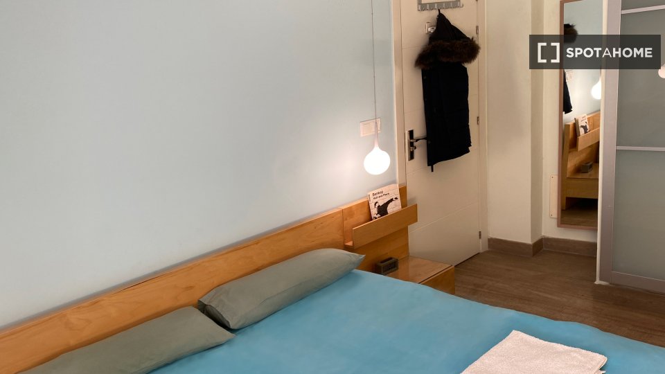 Double room Madrid, 3 beds, 9m² — photo 2