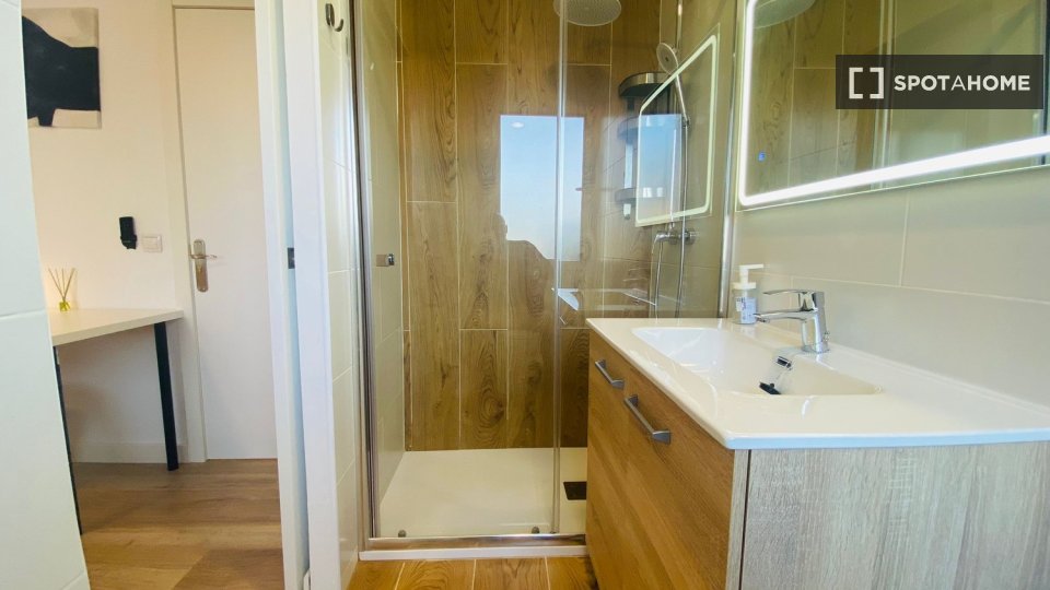 Double room Madrid, 4 beds — photo 14