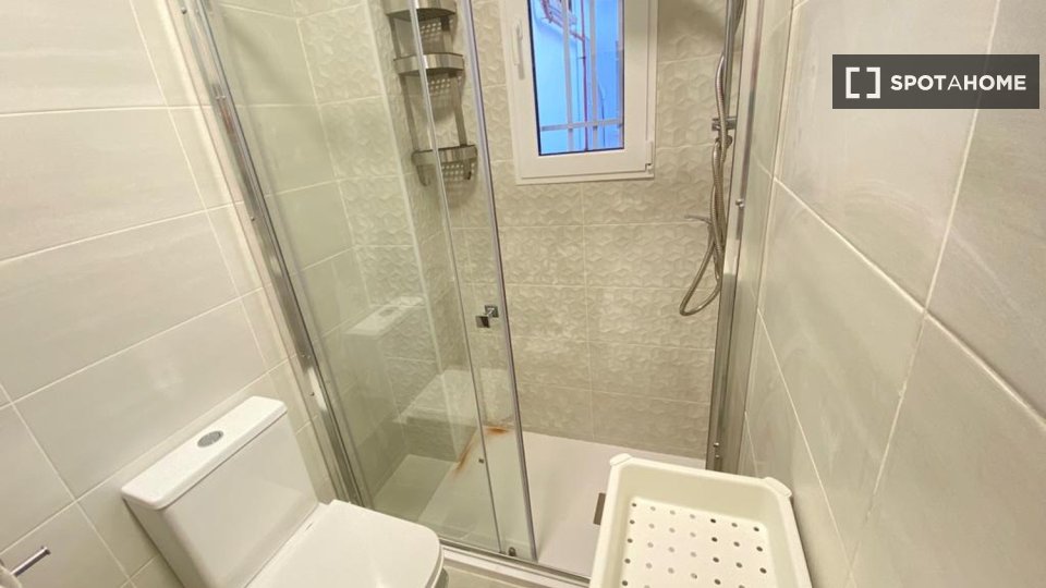Double room Madrid, 4 beds — photo 15