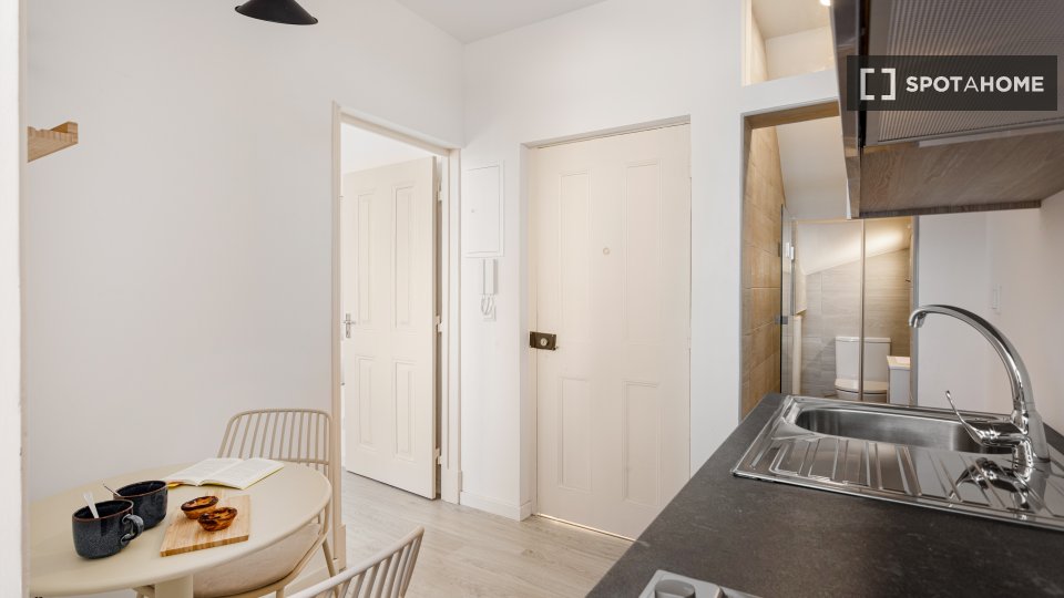Apartment Lisbon, 1 bed — photo 14
