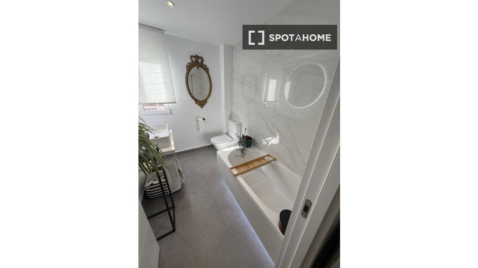 Apartment Madrid, 1 bed, 70m² — photo 2