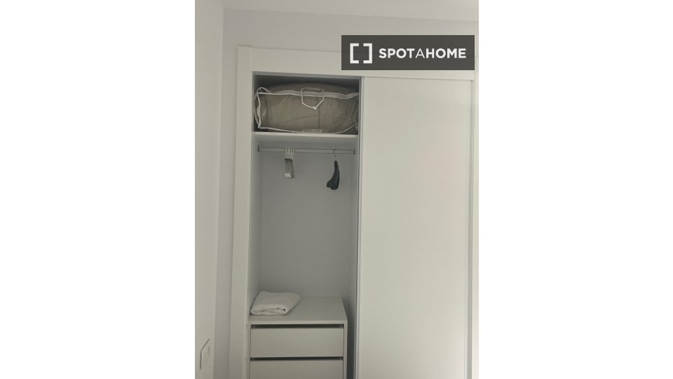 Double room Alicante, 3 beds — photo 2