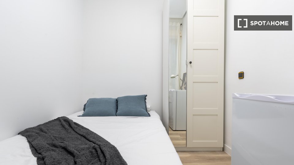 Double room Madrid, 5 beds — photo 3