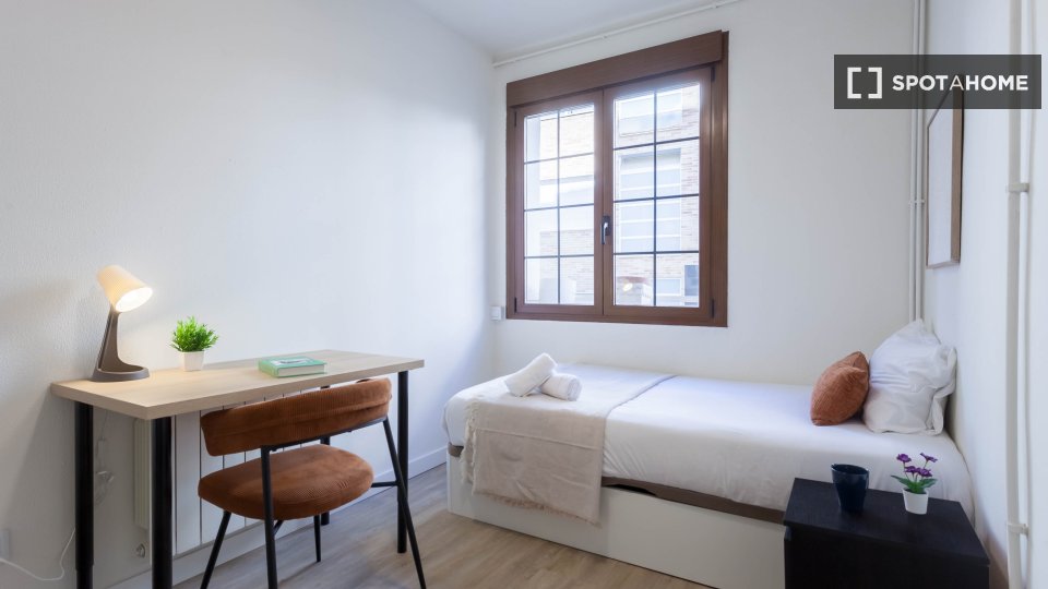 Habitación en piso compartido en Cuatro Caminos, Madrid