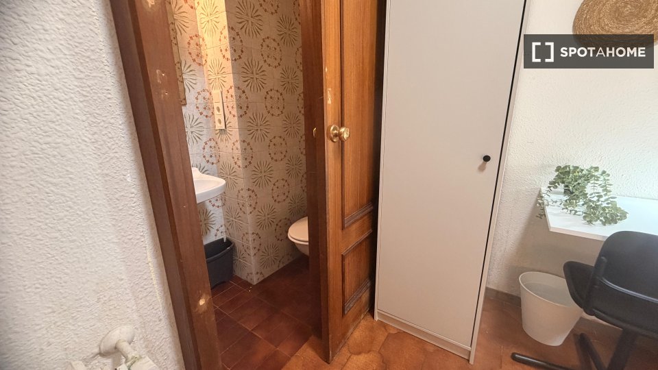 Double room Valencia, 6 beds, 150m² — photo 2