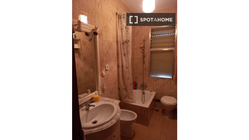 Double room Madrid, 4 beds, 90m² — photo 2