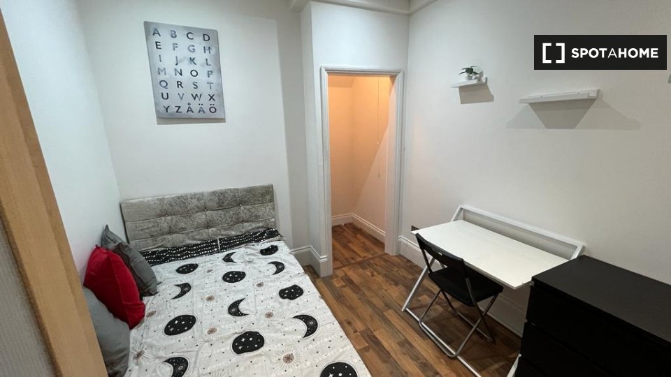Double room London, 4 beds — photo 12