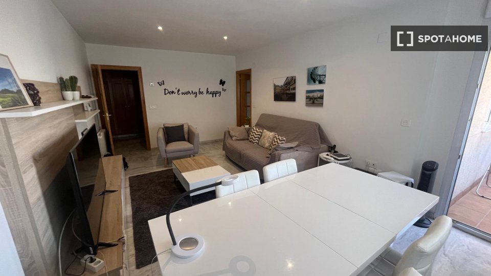 Habitación en piso compartido en alquiler en Cervantes, Granada.