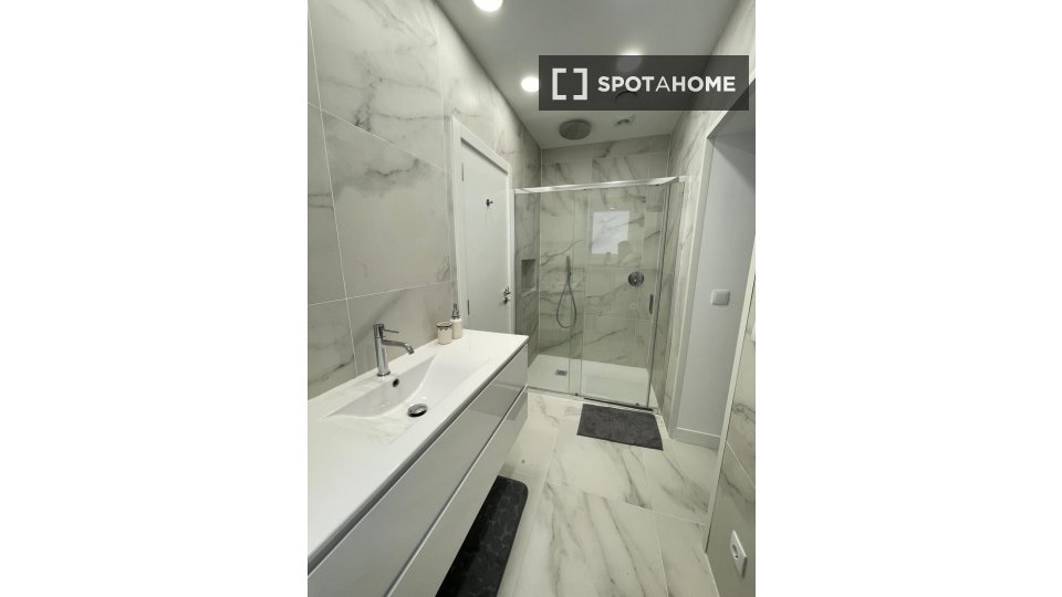 Double room Lisbon, 2 beds, 65m² — photo 4