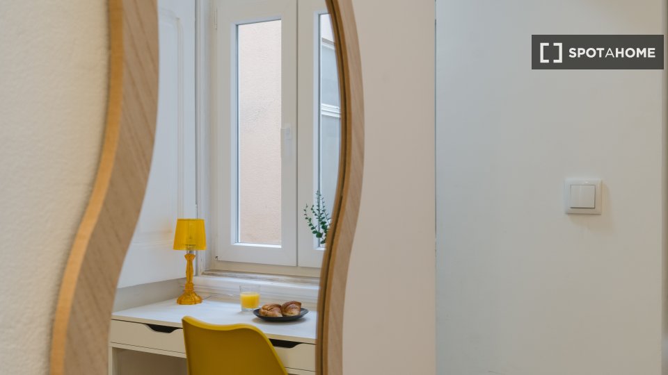 Double room Lisbon, 6 beds — photo 40