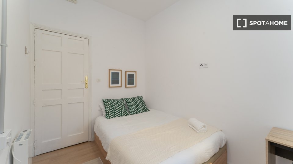 Double room Madrid, 10 beds — photo 21