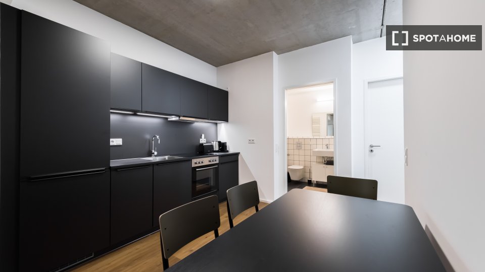 Double room Frankfurt, 4 beds, 81m² — photo 9