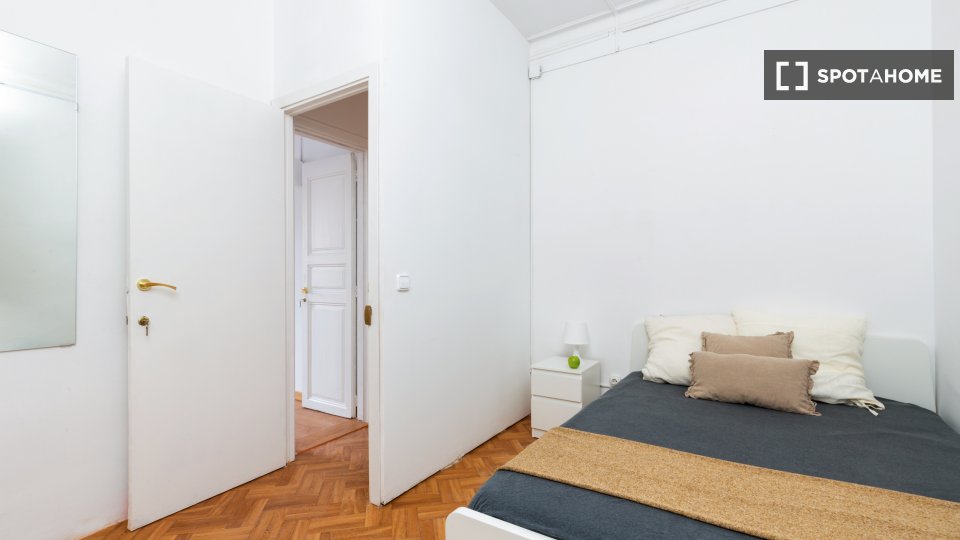 Double room Barcelona, 6 beds, 100m² — photo 1