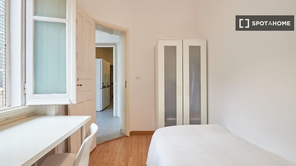 Double room Lisbon, 11 beds — photo 11