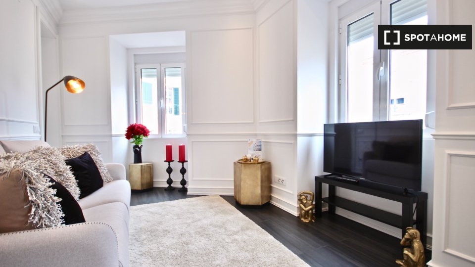Apartment Lisbon, 2 beds, 70m² — photo 4