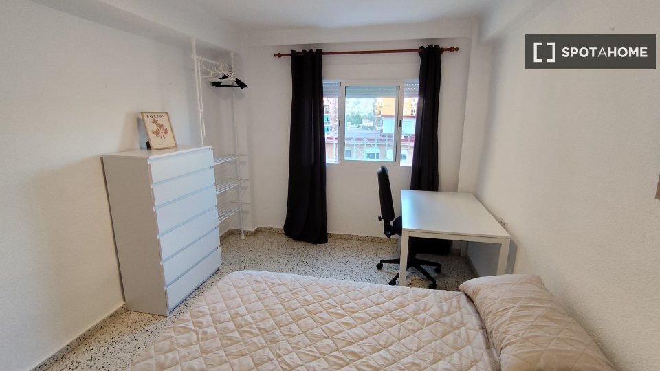 Double room Malaga, 3 beds, 80m² — photo 5